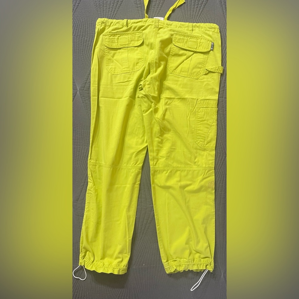 Work Scrubs Women’s Size Medium Tops And Medium Petite Pants - Picture 5 of 6
